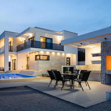 Lasttminutebooking - The Esterhazy Villa At Balaton Apartment